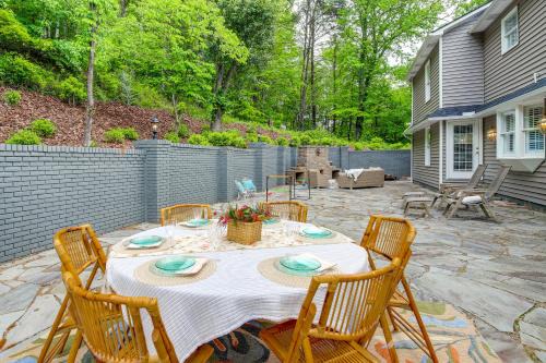 London House | Walk to Main St! 4-Acre Family Escape in London