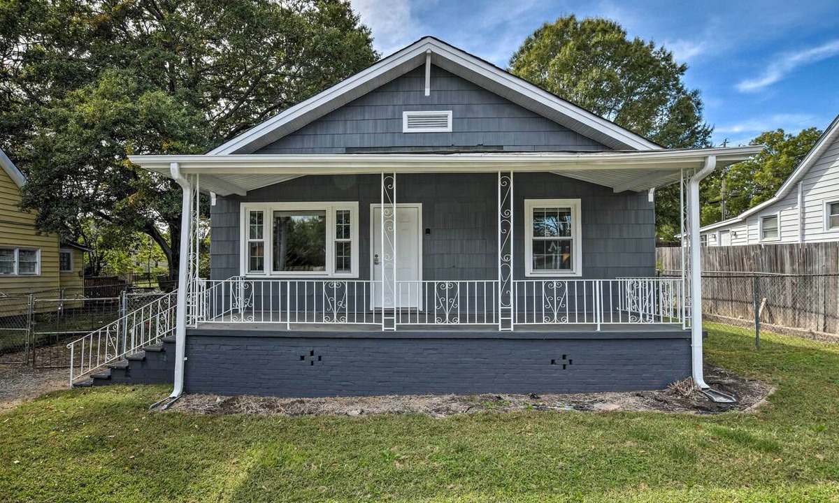 Parker House | Walk to Parks & Dining! Cozy Greenville Home
