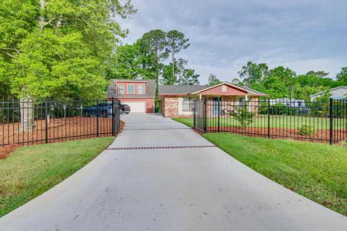 Bluffton House | Walk to Restaurants: Bluffton Retreat w/Patio