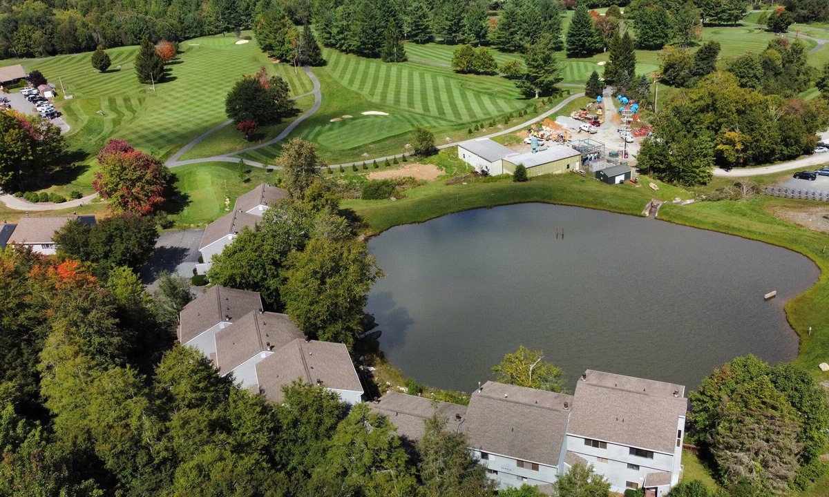 Sugar Mountain Condo | Walk to Ski/Tennis Mountain Condo with Golf Course View