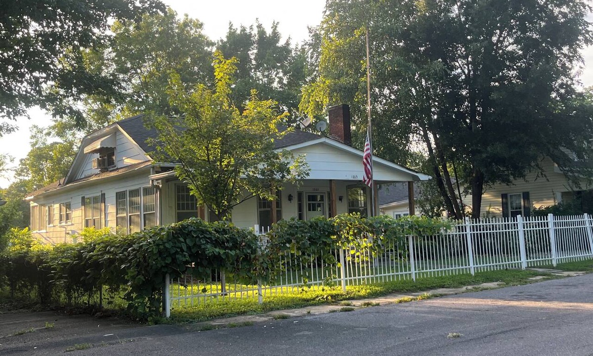 Cleveland House | Walking Downtown,Fabulous 1800sqft 2/2 with a loft room house huge kitchen charm