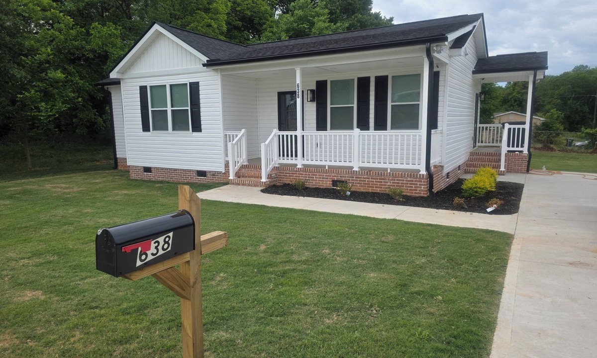 Drayton House | Welcome to our 3 bedroom home located in Spartanburg SC.