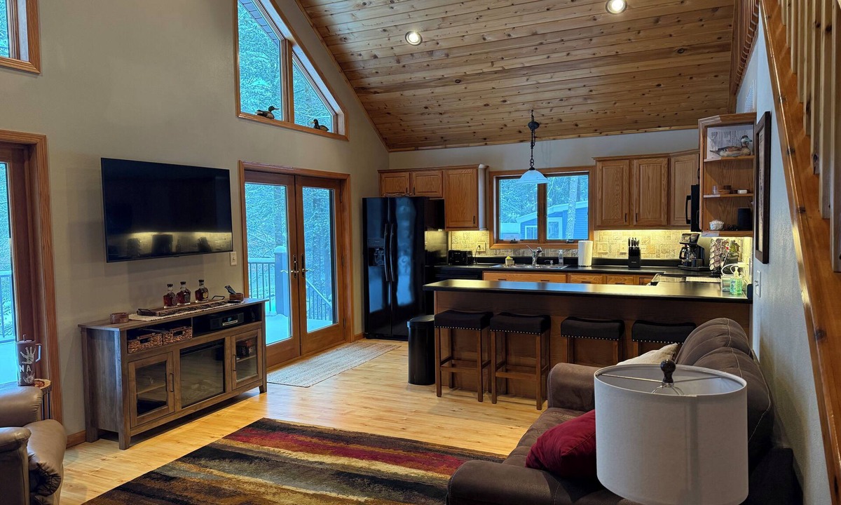 Chetek Cabin | WhistleHaven A cozy lakeside 3-bedroom, 2 bathroom cabin on Prairie Lake, Chetek