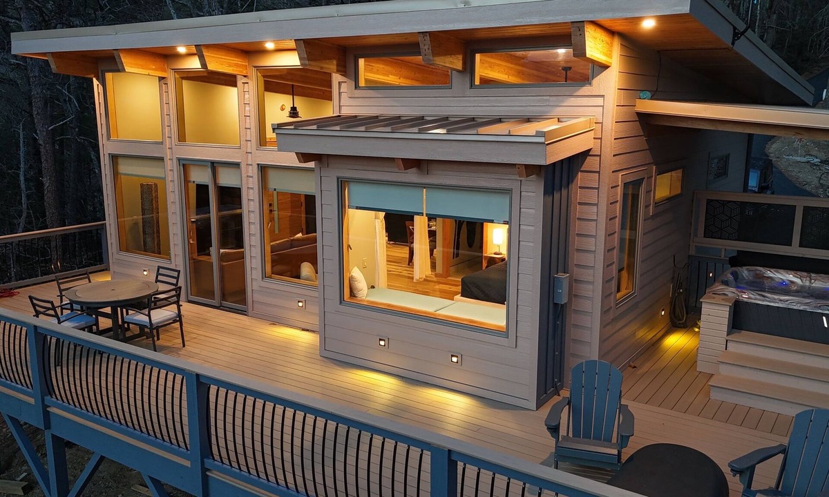 Apple Ridge Cabin | Wild Side : Romantic-Secluded-Luxury Blowing Rock, Hot Tub, NEW