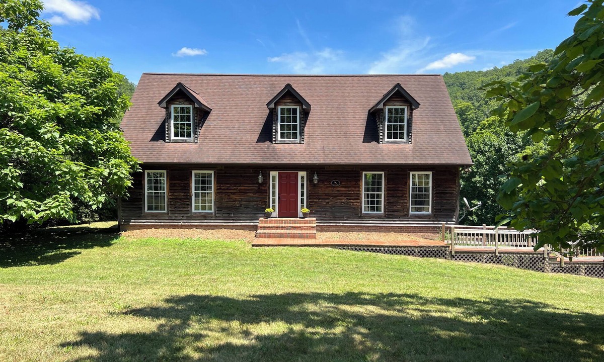 Flat Top House | Willow House~ country charm! Relax and enjoy nature and tranquility on 250 acres