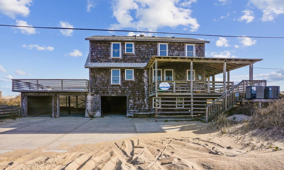 Sea Retreat House | Windjammer - Classic Kitty Hawk 6BR Oceanfront