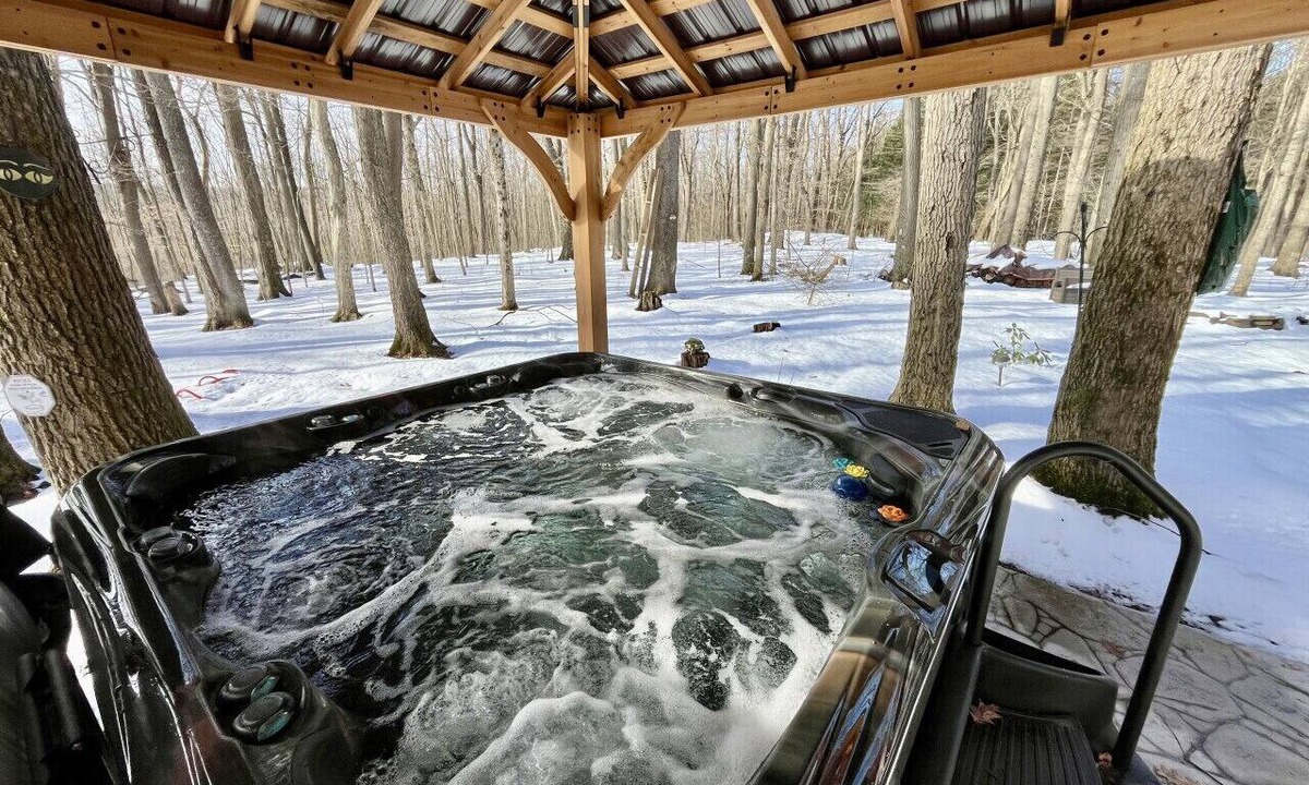 Hidden Valley House | Winter Season Rental - Ski in/out, Hot Tub, Fire Pit
