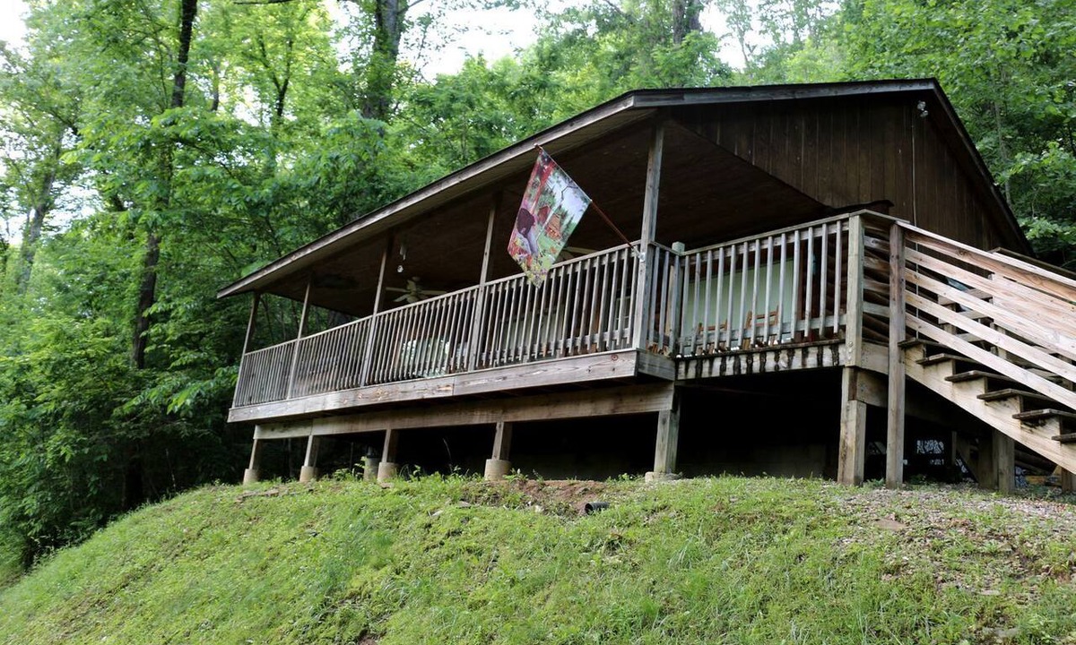 Bryson City Cabin | Wonderful Log Cabin with a Hot Tub near the Nantahala River in North Carolina