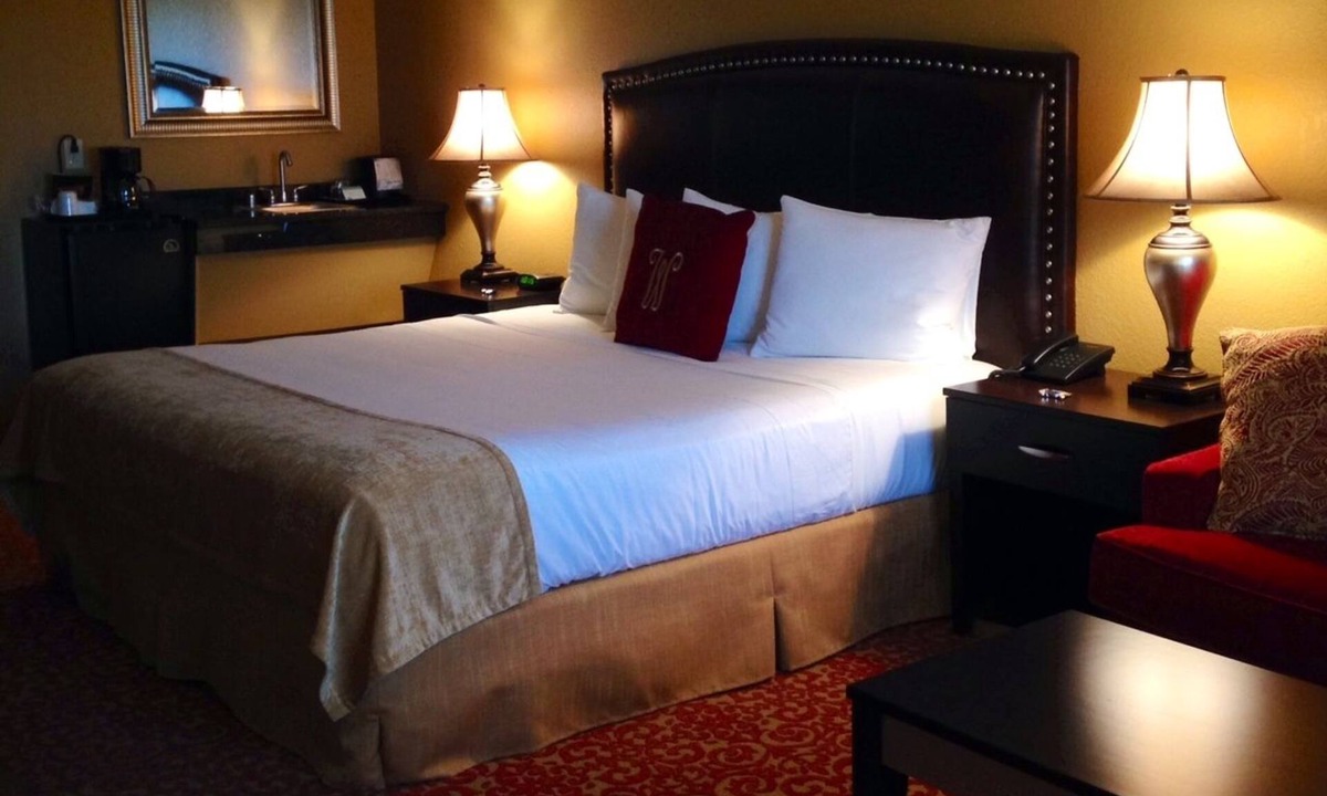 Tazewell Cabin | Woodlake Lodge Golf and Country Club