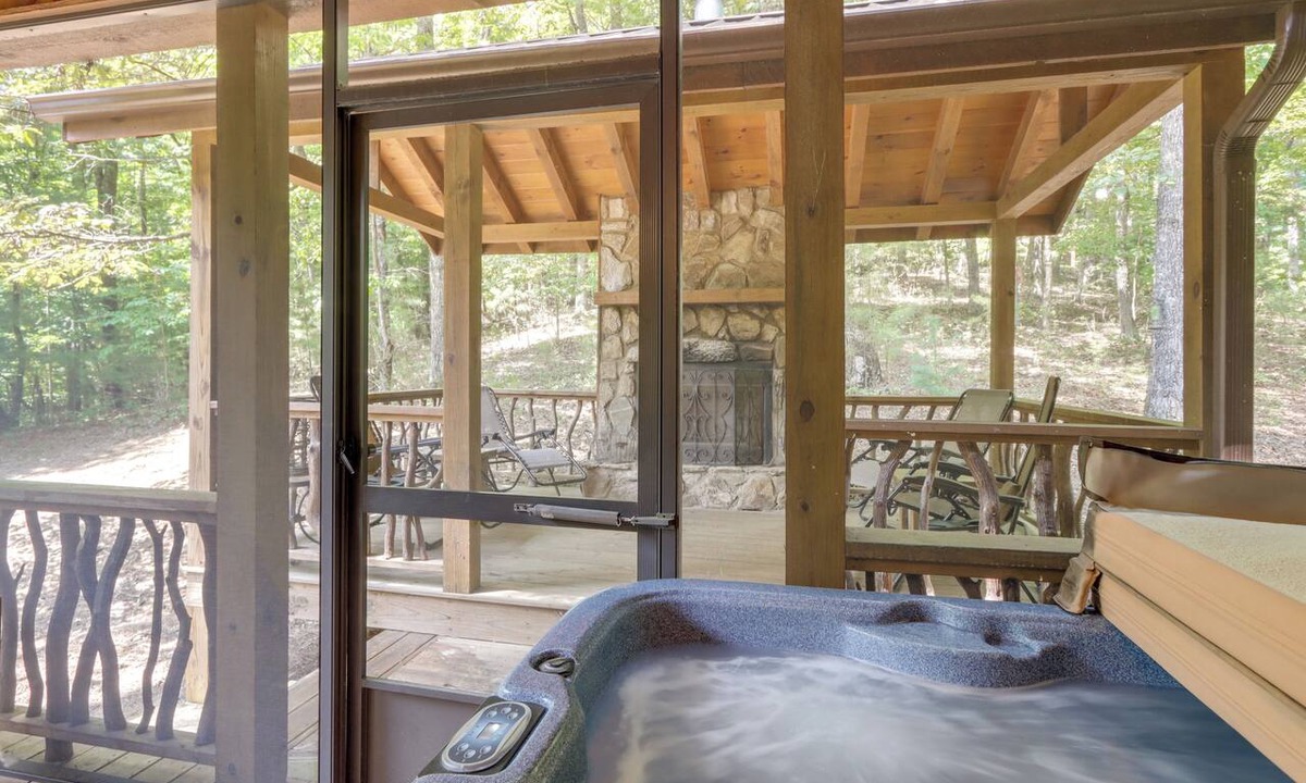 Blue Ridge Cabin | Woolly Bugger Cabin: Hot Tub & Fishing Pond