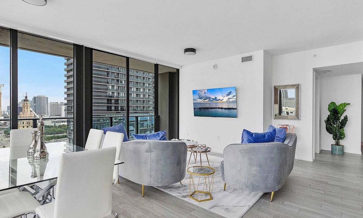Downtown Miami Apartment | X Lounge II-Highline Corner Residence