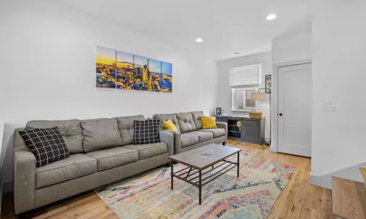 The Nations House | Y'alliday Inn - Y'all come stay in Nashville's best neighborhood. 3bed/3bath
