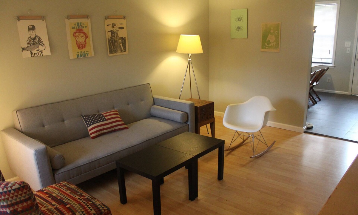 Maxwell House | Yellow Door Inn (3 Br House) in Hip East Nashville Urban Neighborhood