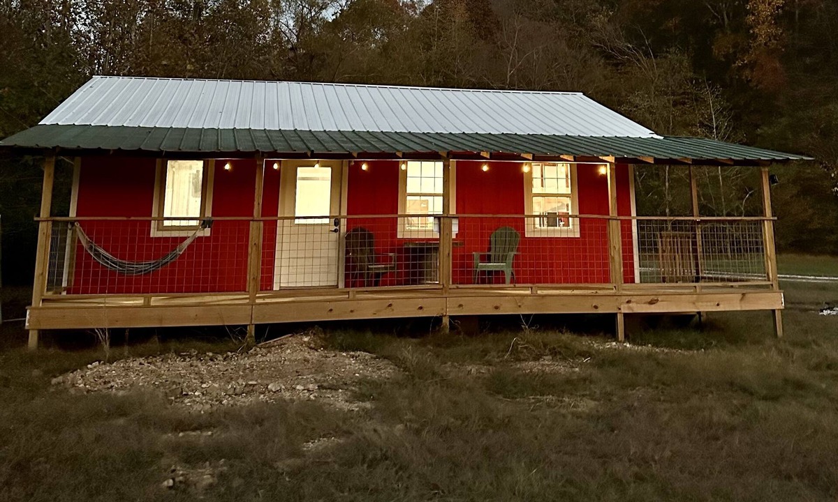 Wayne County Cabin | Your peaceful country vacation spot on a working farm. Get fresh farm eggs!