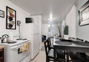 150 m² Apartment ∙ 4 bedrooms ∙ 6 guests in Cecil B. Moore