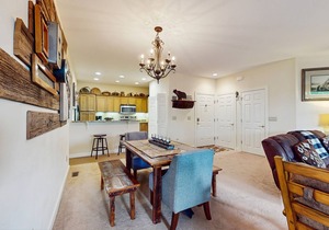 Beautiful & secluded mountain condo w/a full kitchen, furnished deck, & views
