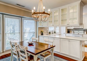 Coastal cottage with yard, near shopping & dining in Old Village District in Mt. Pleasant