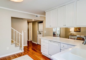 Coastal cottage with yard, near shopping & dining in Old Village District in Mt. Pleasant