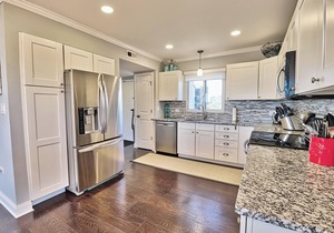 Fourth Floor Condo across from Beach Access, Balcony, Pool, Grill Area, Elevator