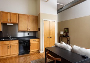 FRONTDESK Spacious Downtown 1 BR Apt in Saint Louis