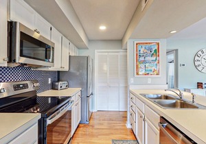 George Fazio Golf Course Views with Updated Bathrooms!