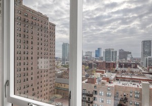 Hip South Loop Studio w/Lounge, Pool & Gym nr Grant Park, by Blueground in Chicago