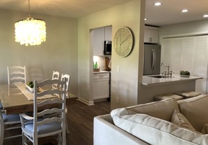 Large Deck on Fazio Golf Course! Cozy, Coastal Elegance, 5 min to beach!