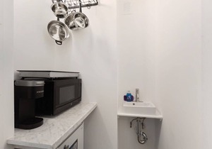 Light & Airy Downtown Executive Rental
