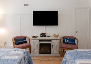 Outdoor Adventure Awaits- Lakeside Stay