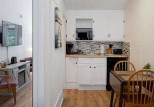 Outdoor Adventure Awaits- Lakeside Stay
