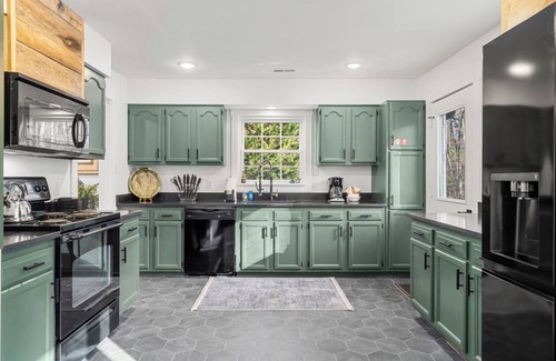 Skyland House | Our Mountain Retreat | A luxury Mountain Retreat with all the Modern Amenities!