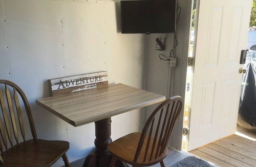 Dorton House | 1-bedroom Little Lodge 2.5 miles from Hillbilly Trails