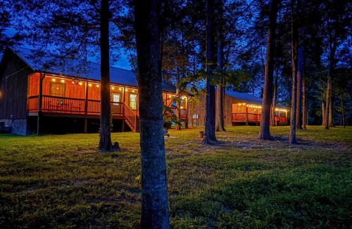 Byrdstown Cabin | 1 Mile from Dale Hollow Lake 4 Private Bedrooms Wifi Fire Pit Secluded