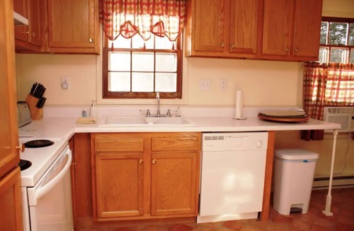 Lansing Cabin | 1 Mile to New River Gorge Bridge and National Park at Canyon Rim, with a Hot Tub