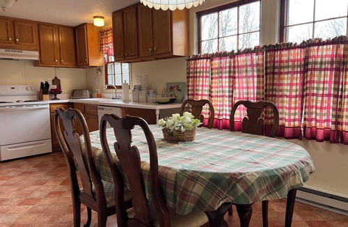 Lansing Cabin | 1 Mile to New River Gorge Bridge and National Park at Canyon Rim, with a Hot Tub