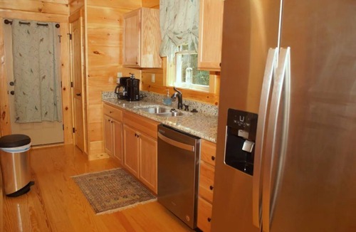 Lansing Cabin | 1 Mile to New River Gorge Natl Park Canyon Rim and NRG Bridge. Hot Tub. Game Rm.