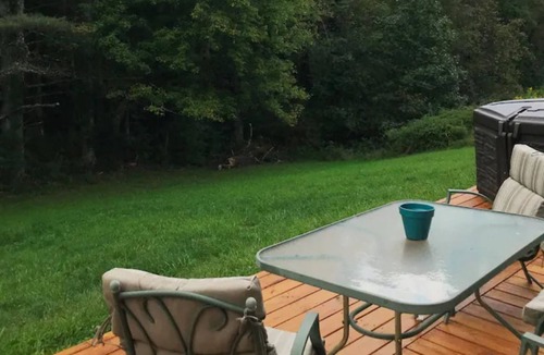 Lansing Cabin | 1 Mile to New River Gorge Natl Park Canyon Rim and NRG Bridge. Hot Tub. Game Rm.
