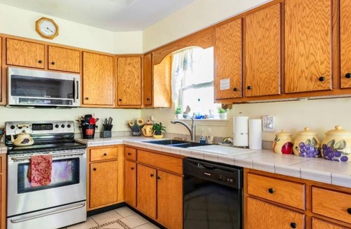 Bardstown House | 1 STORY HOME 3 Bd 2 Ba 3 XLong Beds Located on Bourbon Trail GARAGE Patio BBQ
