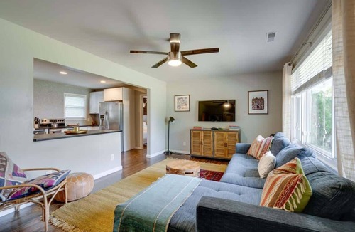 Inglewood House | 1-Story Home, Fenced Yard, Grill, Firepit, Parking | Sleeps 10, Pet-Friendly, Smart TVs, 10 Mins to Nissan Stadium & Five Points, Cozy Bedrooms, Outdoor Fun, Perfect for Families & Groups