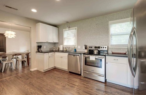 Inglewood House | 1-Story Home, Fenced Yard, Grill, Firepit, Parking | Sleeps 10, Pet-Friendly, Smart TVs, 10 Mins to Nissan Stadium & Five Points, Cozy Bedrooms, Outdoor Fun, Perfect for Families & Groups
