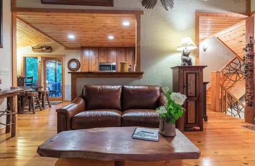 Cashiers Cabin | 10 Min to Downtown Cashiers | 5 Min to Silver Run