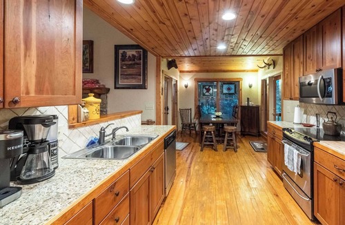 Cashiers Cabin | 10 Min to Downtown Cashiers | 5 Min to Silver Run