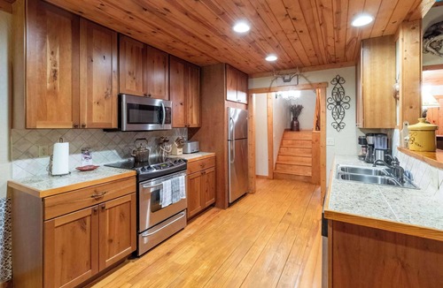 Cashiers Cabin | 10 Min to Downtown Cashiers | 5 Min to Silver Run