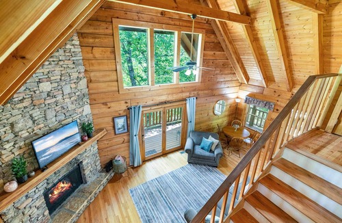 Sevierville Cabin | 10 minutes to PF/Pool/Hot Tub/Fishing/Serene deck
