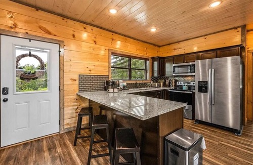 Sevierville Cabin | 10% Sale! Heated Pool,Pets,Kids Arcades,PingPong,Bocce Ball,Basketball,Peaceful