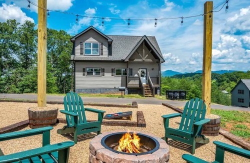 Sevierville Cabin | 10% Sale! Heated Pool,Pets,Kids Arcades,PingPong,Bocce Ball,Basketball,Peaceful