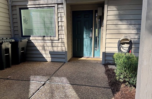 Shipyard Plantation House | 117 Greens-Updated 2BR w/Golf Views & Steps to Beach