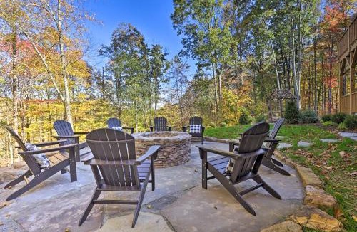 Banner Elk House | 12 Mi to Sugar Mtn! Group Getaway w/2 Decks