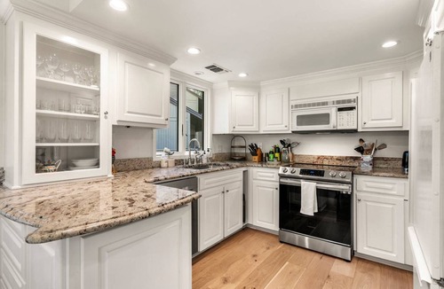 West Beach Village House | 1324 Fairway Oaks ~ Pet Friendly ~ 3 BR Townhome, Sleeps 6