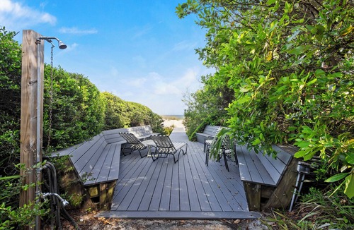 Beach Lagoon House | 18 East Beach Lagoon @ Sea Pines | Steps to Beach | Lush Backyard